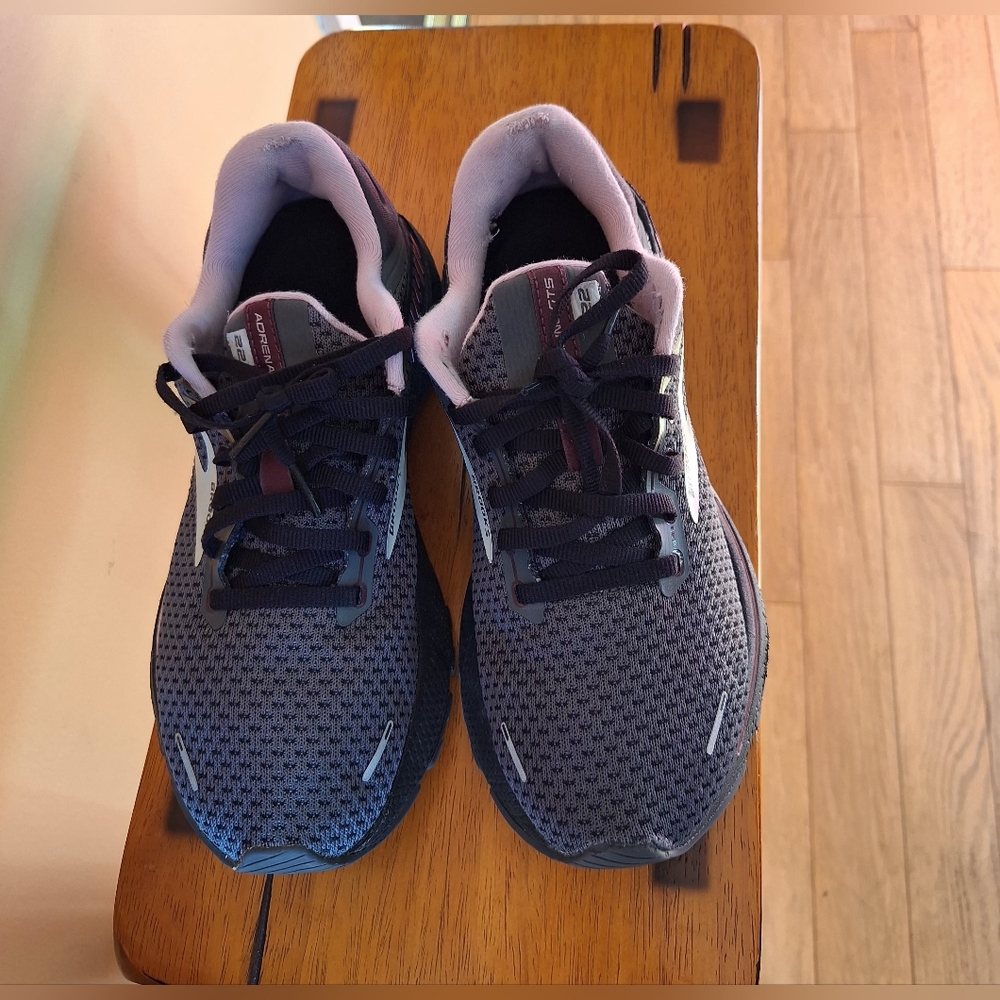 BROOKS Adrenaline GTS 22 For Women's Size 8.5 - Picture 5 of 10